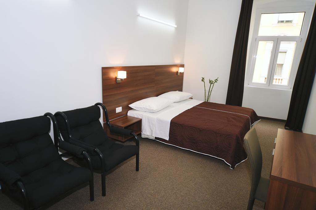 Riva Rooms Rijeka Room photo